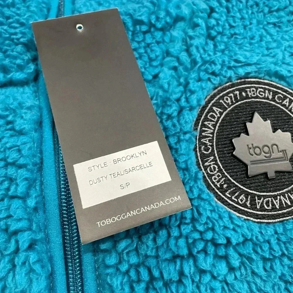 Toboggan Canadian Made Fleece Pullover Sweater - Picture 6 of 9